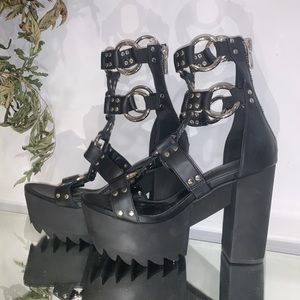 CURRENT MOOD BONDAGE O-RING HEELS